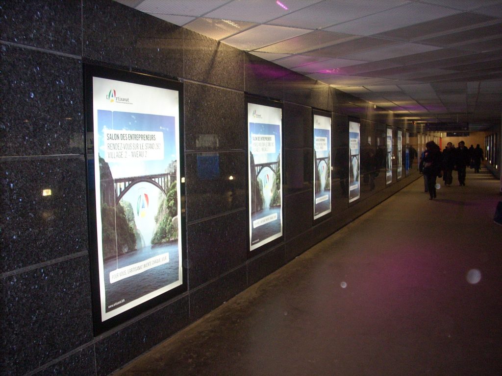 Affichage mural Caisson R