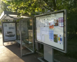Photo d'une vitrine administrative Panocolor : mobi-admin 2H
