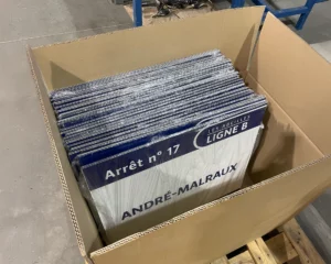 Adhésif signalétique