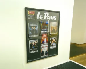 Affichage mural - panneau F5 utilisé pour le cinéma.
